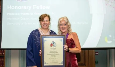 المغربية ماما الغازي تنال العضوية الفخرية في الجمعية الملكية للكيمياء ببريطانيا 16 Capture 45