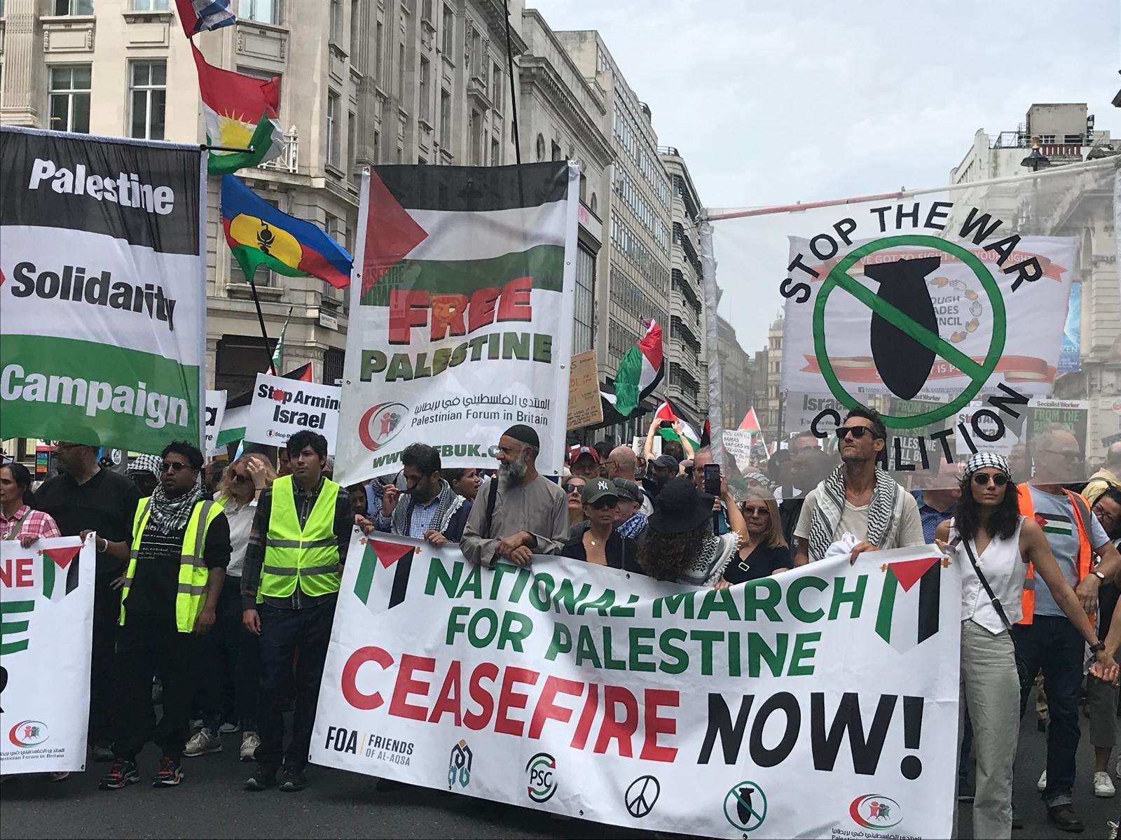 لندن... عشرات الآلاف يشاركون في المسيرة الوطنية من أجل فلسطين 1 تظاهرة لندن 3 أب