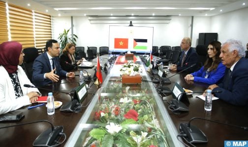 السيد سكوري يجري مباحثات مع وزيرة العمل الفلسطينية 1 C8W73901 504x300 1