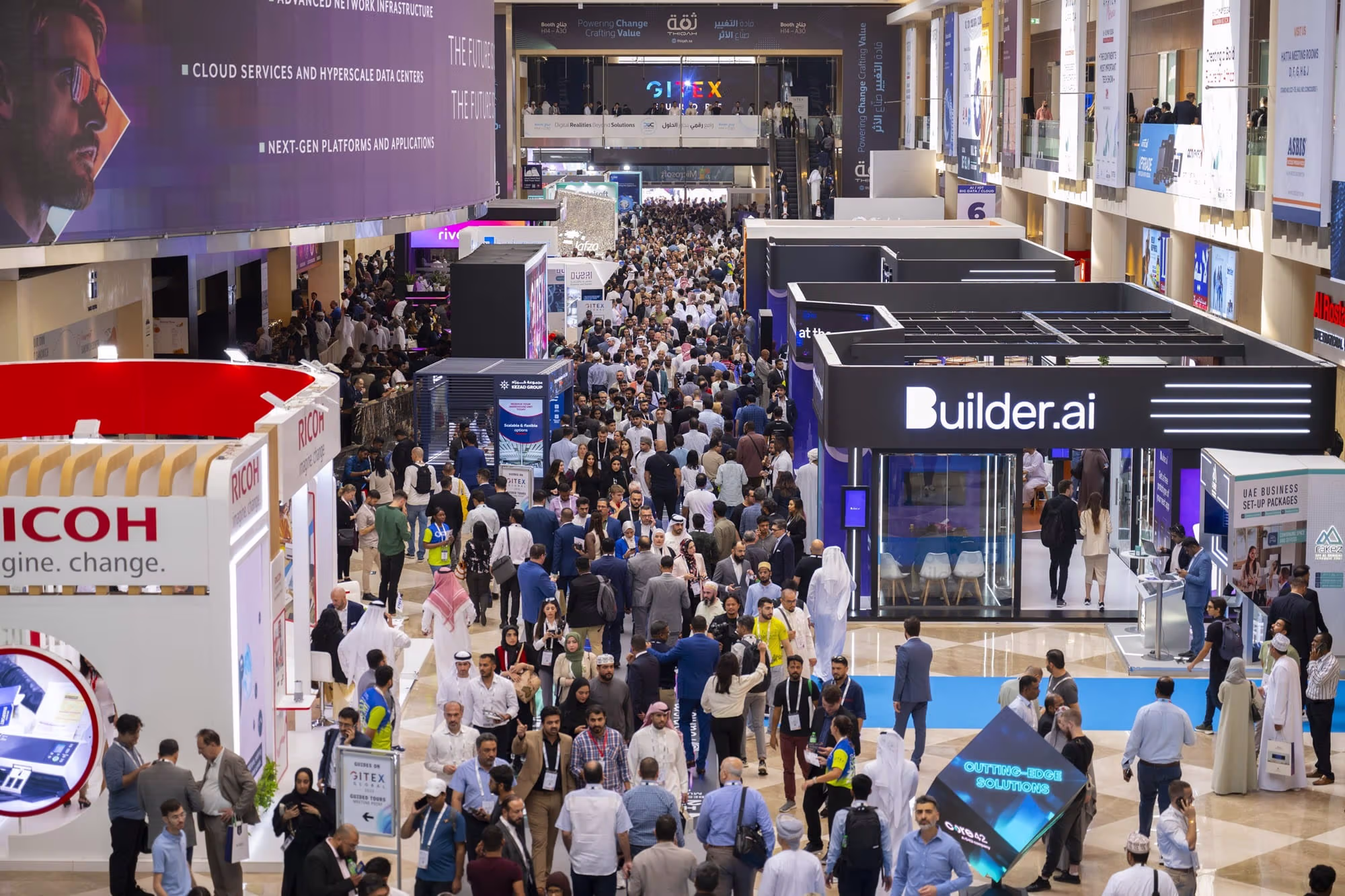 مباحثات بدبي بين السيدة غيثة مزور والمدير العام لسلطة مركز دبي التجاري العالمي 7 GITEX GLOBAL