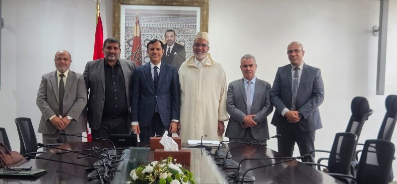 السكوري يتسلم من الاتحاد الوطني للشغل بالمغرب مذكرة أولية على خلفية مشاورات قانون الإضراب 1 IMG 20241115 WA0105 800x370 1
