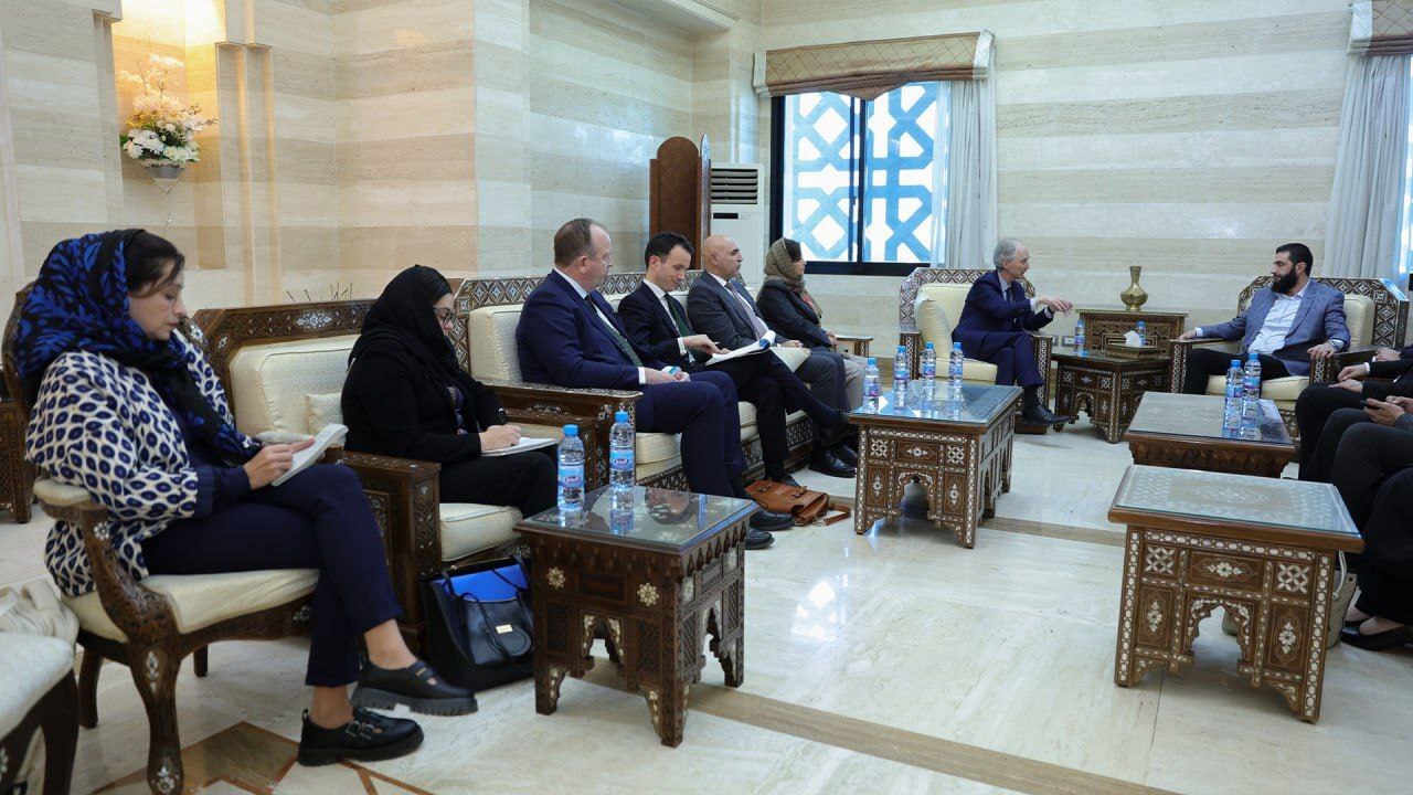 675f40894c59b7729b194b3a أحمد الشرع يبلغ بيدرسن بضرورة إعادة النظر في القرار 2254 ليتلاءم مع واقع سوريا الجديد