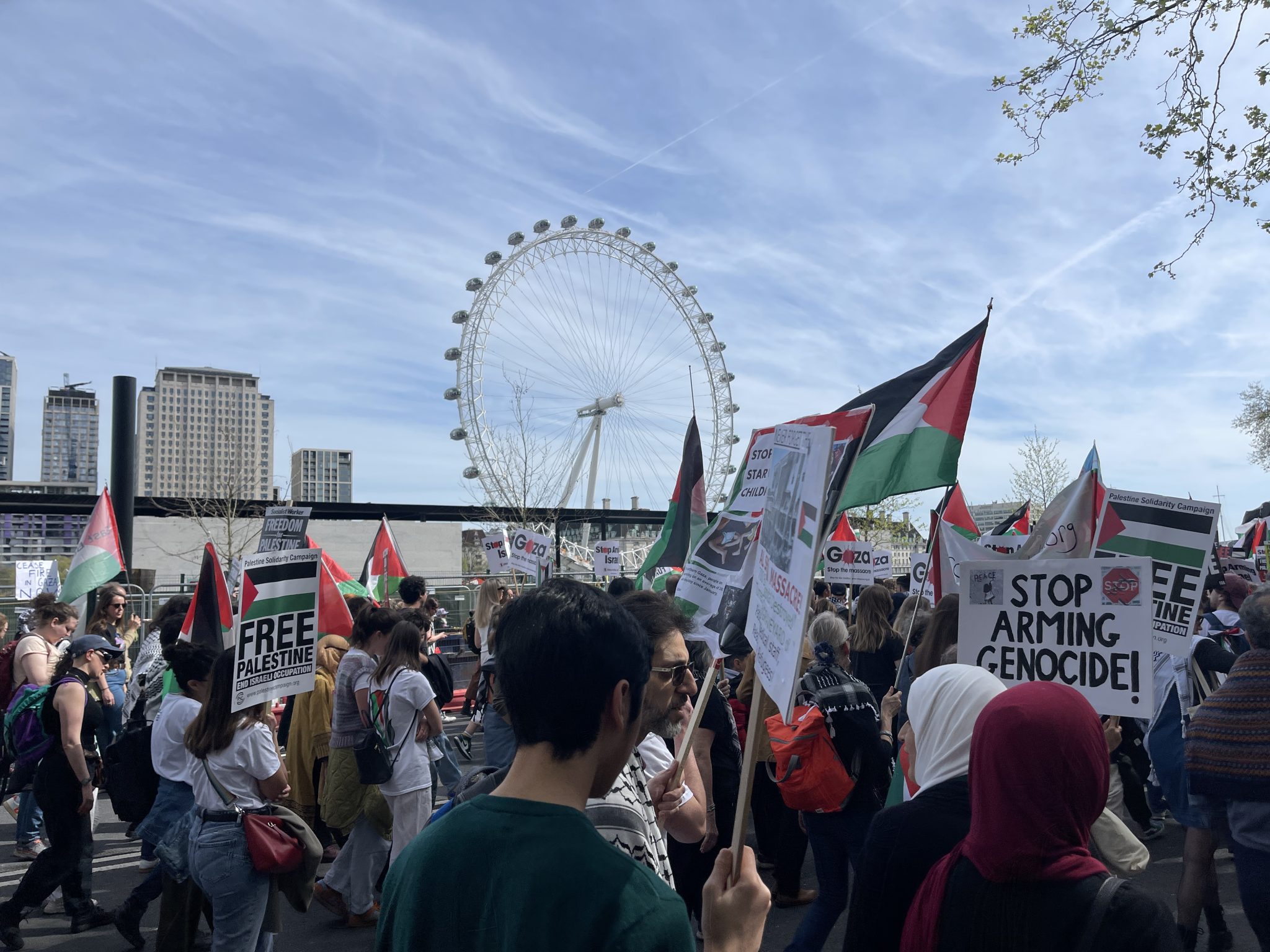 لندن: 125 ألف متظاهر يشاركون في المسيرة الوطنية الـ 22 تضامنًا مع فلسطين 1 لندن 13 نيسان 2048x1536 1