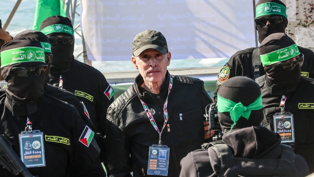 6e39505d-64a4-43a2-8648-2e7bac01b66b-1024x576 القسام تسلم 3 أسرى إسرائيليين ضمن الدفعة الرابعة لصفقة التبادل