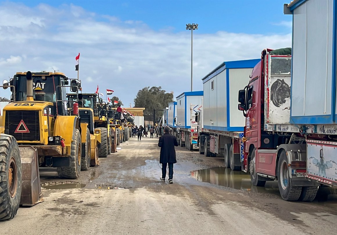 المكتب الإعلامي الحكومي بغزة ينفي دخول بيوت متنقلة للإيواء 1 بيوت متنقلة