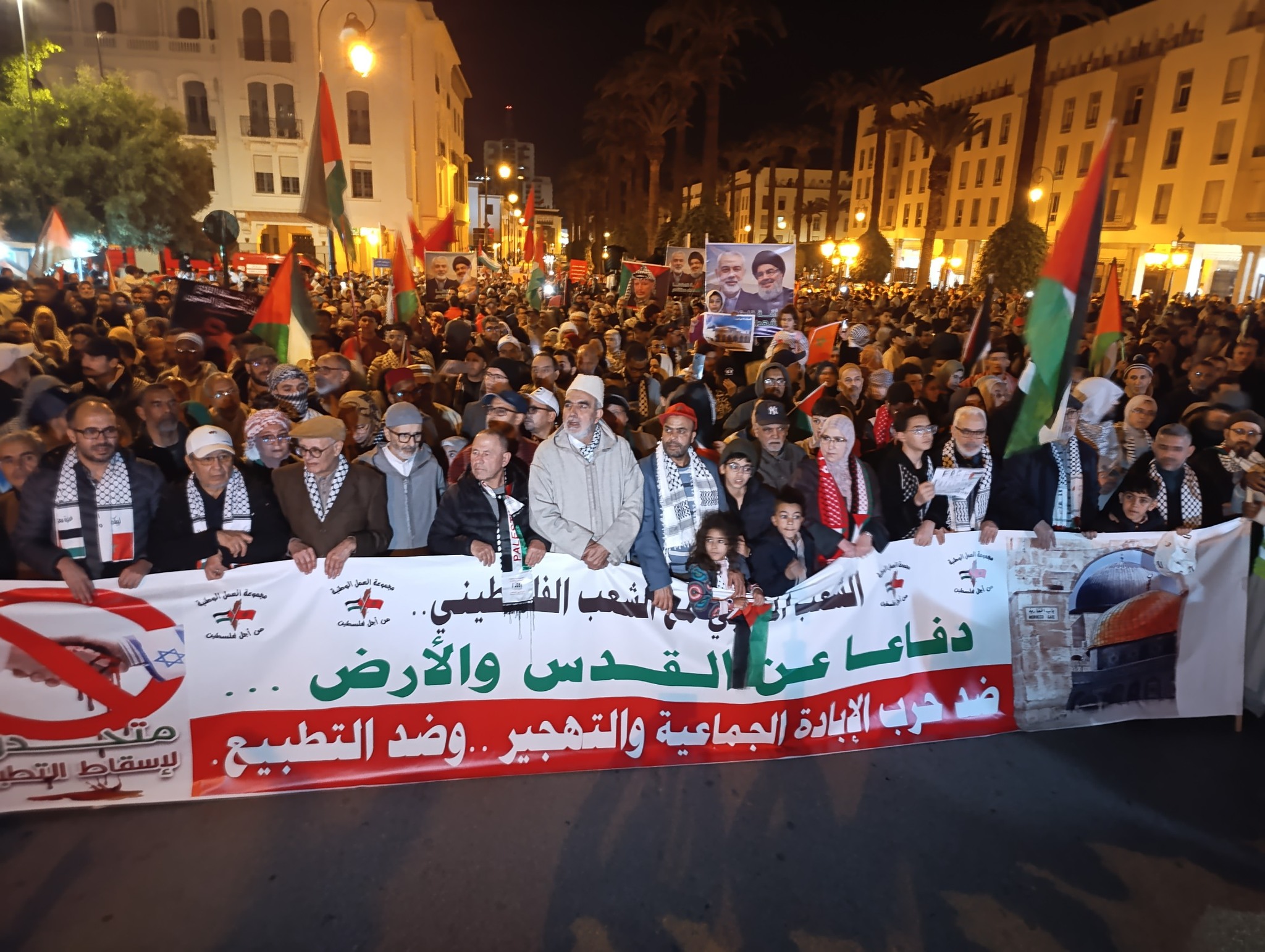 شارك الآلاف من المغاربة في مسيرة ليلية في العاصمة الرباط دعماً للشعب الفلسطيني ورفضاً للتطبيع. 1 487424349 1280572654075964 8979589169156203558 n