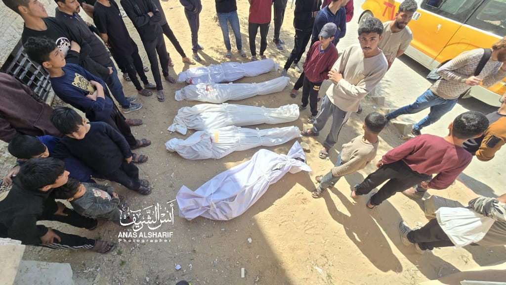 استشهد 9 شبان جراء قصف إسرائيلي استهدف سيارة تابعة لمؤسسة إغاثية في بيت لاهيا. 1 WhatsApp Image 2025 03 15 at 14.04.51