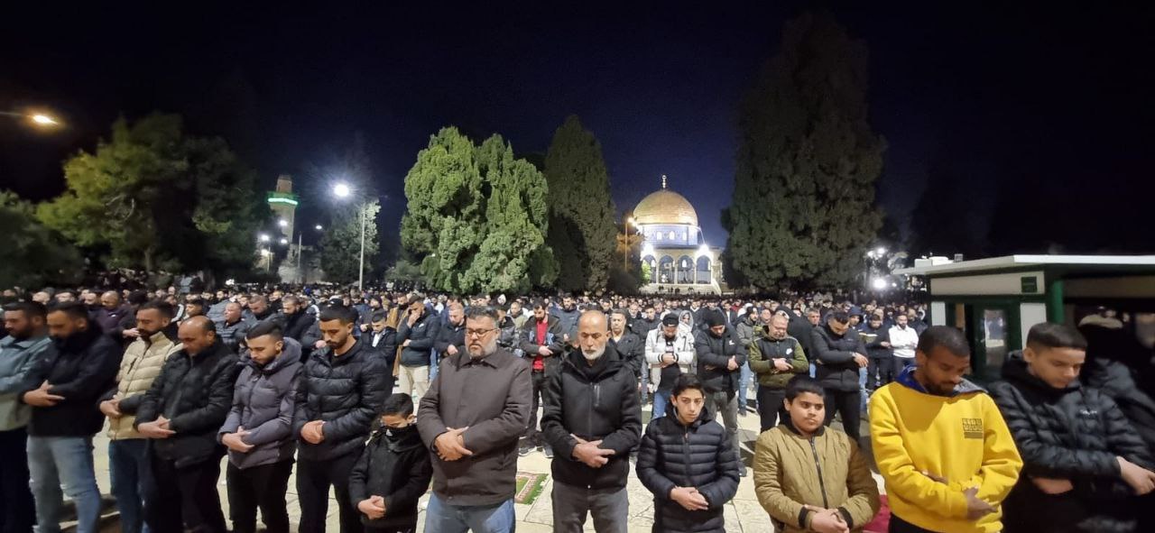 75 ألف شخص يؤدون صلاة العشاء والتراويح في أجواء المسجد الأقصى. 8 f0e2ee32 8a76 406a 9268 056c3dcdeb8b