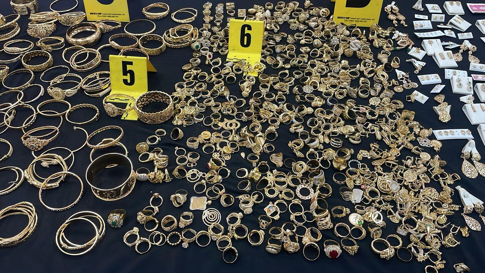 WhatsApp-Image-2025-04-14-a-11.36.46_0c4f66b4 شرطة طنجة: استرجاع حوالي عشرة كيلوغرامات من الذهب و توقيف ثلاثة أشخاص