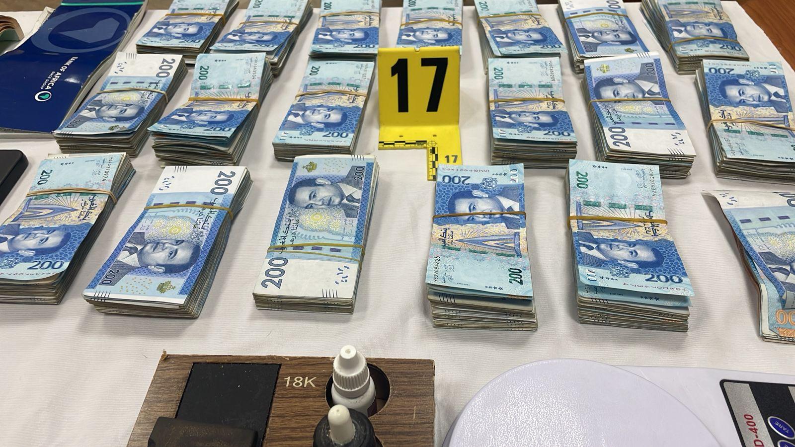 WhatsApp-Image-2025-04-14-a-11.36.47_acbc6aee شرطة طنجة: استرجاع حوالي عشرة كيلوغرامات من الذهب و توقيف ثلاثة أشخاص