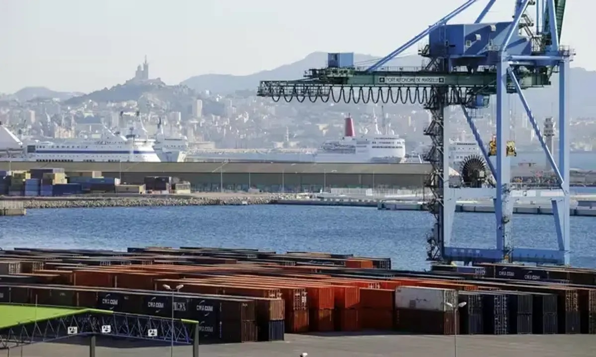 عمال ميناء فرنسي يوقفون شحنة أسلحة متجهة إلى إسرائيل 1 5456546