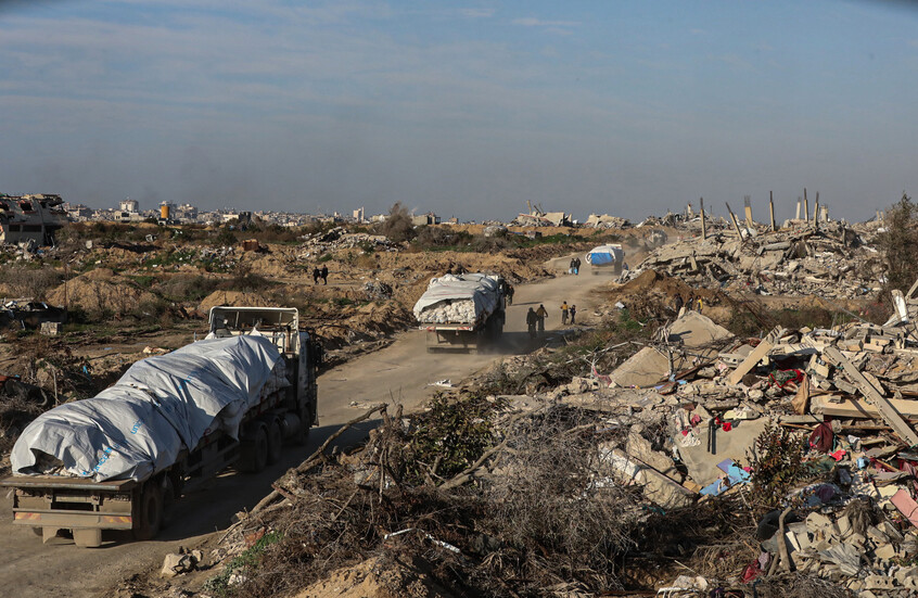 الأردن يسير قافلة مساعدات من عشرات الشاحنات إلى غزة 1 6885ee0a4236041b825e3217