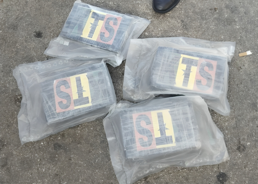 عملية أمنية ناجحة بباب سبتة: حجز 4.770 كيلوغرام من الكوكايين وتوقيف المهربة 2 e85005bb bbac 4291 a817 3c06b4ef9f98