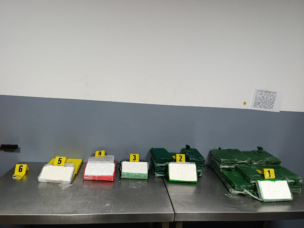 9985bbd2-48f6-49e6-b654-4b16c61f6e7c كشف شبكة عابرة للحدود: إحباط محاولة تهريب 52 كلغ من الكوكايين عبر طنجة المتوسط