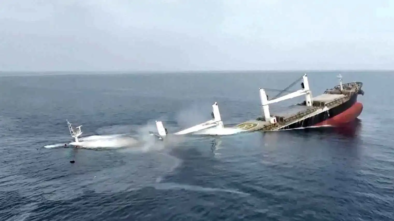 الحوثيون يفرضون قيودًا بحرية على أساطيل 64 شركة شحن. 2 df419048 5acb 499b 81fe a5c167e713ab