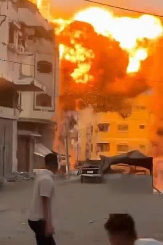 غزة تحترق بجحيم القصف الإسرائيلي 1 68ceee734c59b7736e2eb195