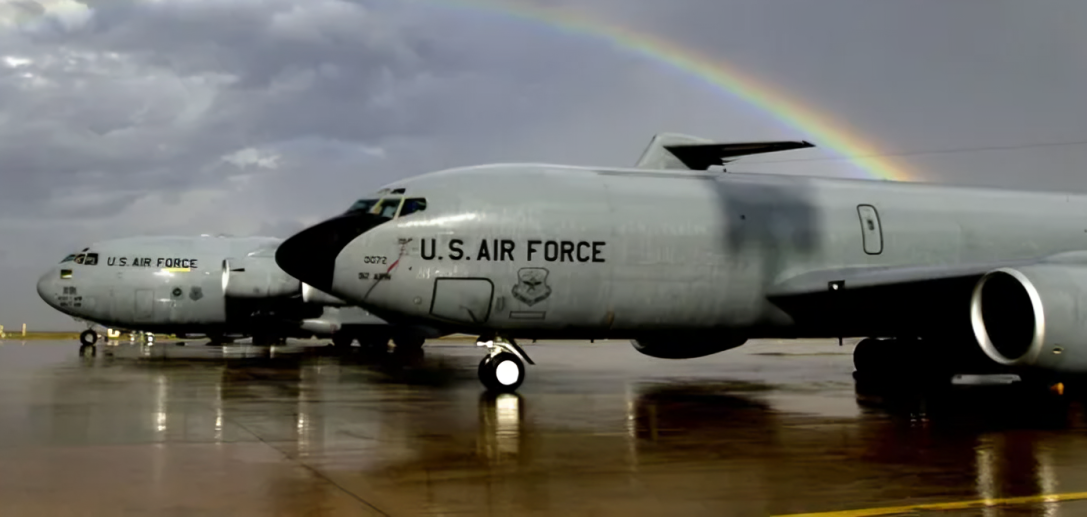 صحيفة إسبانية: السلطات في مدريد قامت بحظر مرور أسلحة أمريكية كانت متوجهة إلى "إسرائيل". 1 getty 68da6ba0df 1759144864