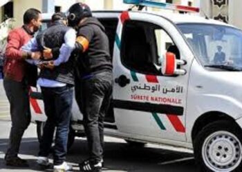 أولاد تايمة: إيقاف 3 أشخاص بتهمة السرقة و"الشعوذة" وحجز 60 مليون سنتيم 9 شرطيان يطلقان النار على مجرم خطير في سلا بعد مهاجمته لهما بسلاح أبيض