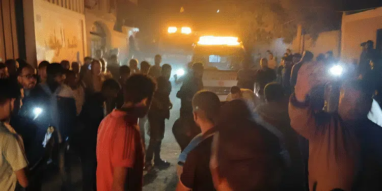 الجيش الإسرائيلي يزيد من وتيرة هجوماته الليلية على قطاع غزة، حيث يشهد القطاع قصفًا وعمليات نسف 1 الجيش الإسرائيلي يزيد من وتيرة هجوماته الليلية على قطاع غزة، حيث يشهد القطاع قصفًا وعمليات نسف