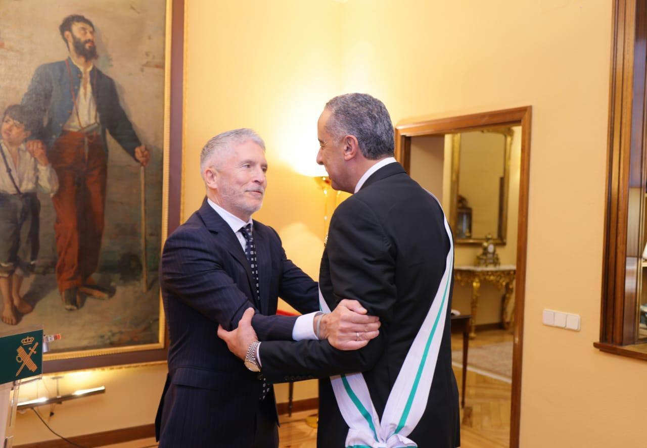 عبد اللطيف حموشي يتلقى أرفع وسام إسباني.. وزير الداخلية الإسباني يشيد بدوره في الأمن ومكافحة الإرهاب 1 5a36648c 1d4b 44e1 9414 2a5bfbc5d0dc