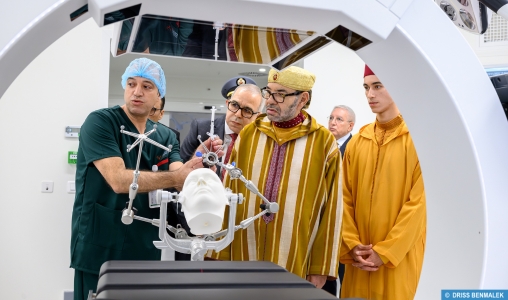 SM-2-1 جلالة الملك يفتتح المركب الاستشفائي الجامعي الدولي محمد السادس في الرباط، ويصدر توجيهاته لافتتاح المركز الاستشفائي الجامعي محمد السادس في أكادير.