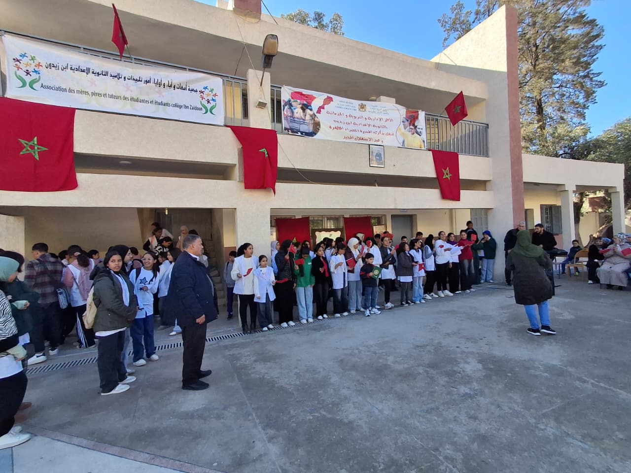 WhatsApp-Image-2025-11-22-a-22.32.04_8a248d50 فاس: إعدادية بن زيدون تحتفي بالذكرى 50 للمسيرة الخضراء و عيد الاستقلال