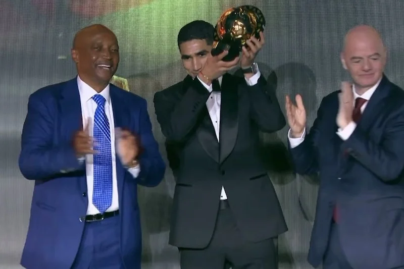 تتويج أشرف حكيمي كأفضل لاعب إفريقي لعام 2025 16 hakimi prix CAF1