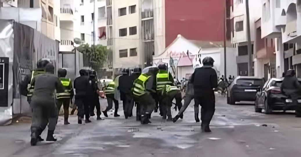 شغب رياضي في الدار البيضاء: توقيف 14 شخصاً لاستعمال السلاح الأبيض وإلحاق خسائر بسيارات الأمن. 1 images 3