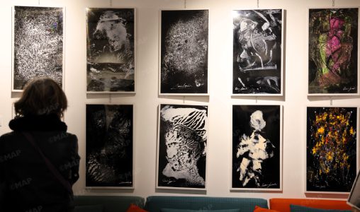 فاس: الفنان سمير اليوبي يحول شاشات التلفاز القديمة إلى لوحات فنية مبهرة 1 Nouveau projet629 508x300 1