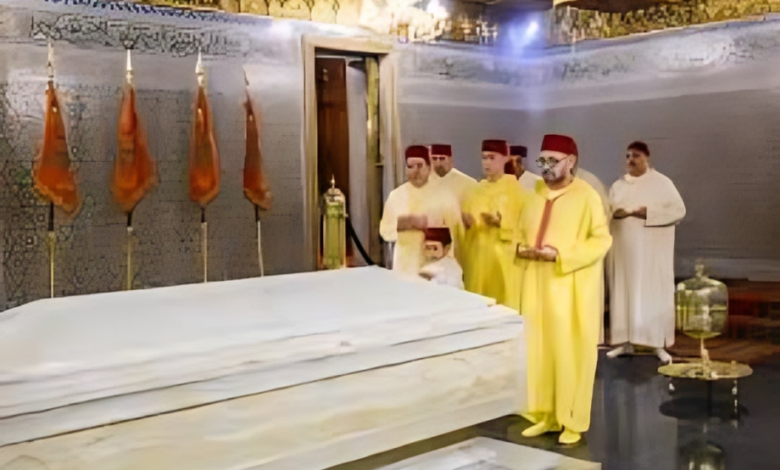 أمير المؤمنين صاحب الجلالة الملك محمد السادس يترحم على روح جلالة المغفور له الملك محمد الخامس 1 telechargement 4 1 1
