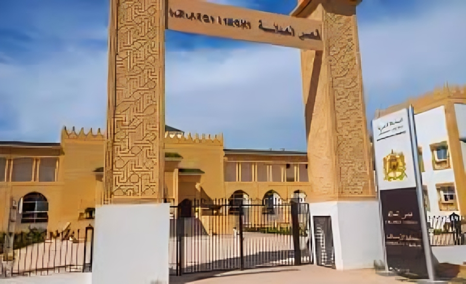 telechargement-43 فاس: حكم بالسجن لمدة 15 سنة على تاجر مخدرات بتهمة التعاون مع جهات خارجية تهدد أمن الدولة.