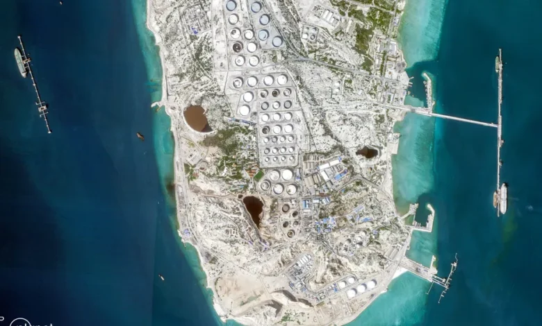 الجيش الأميركي يعلن عن قصف أكثر من 90 هدفا في جزيرة خرج. 1 1 1858638