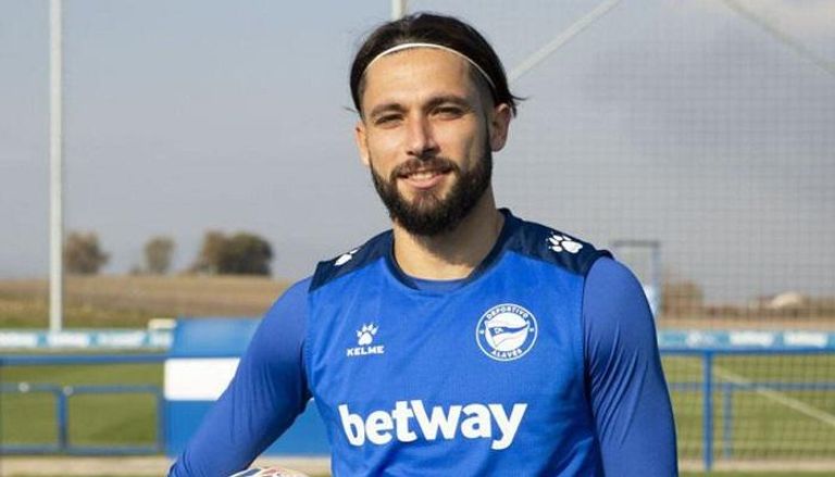 100-171011-jota-islam-faisal-buressli_700x400 رحلة إيمان خارج المستطيل الأخضر.. قصص لاعبين عالميين اعتنقوا الإسلام