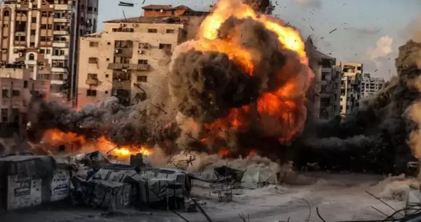 JGIA0 استشهاد 10 فلسطينيين جراء قصف إسرائيلي في وسط قطاع غزة