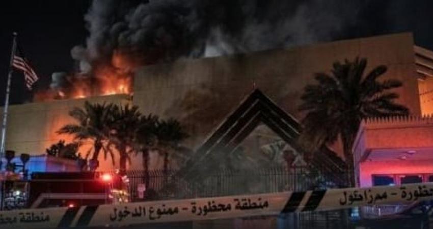 bkLft الحرس الثوري يرفع من حدة الصراع وترامب يهدد بالانتقام من هدم سفارة الرياض.