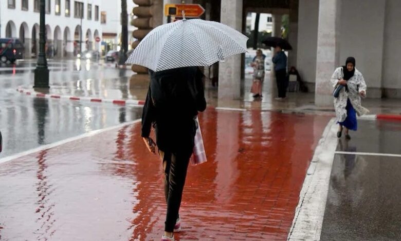 توقعات بزخات مطرية رعدية وهطول أمطار وتسجيل هبات رياح وارتفاع لدرجات الحرارة خلال النهار اليوم الخميس 1 pluie meteo