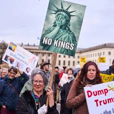 telechargement-13-1 "لا ملوك" في أمريكا.. احتجاجات تاريخية تجتاح 50 ولاية بـ 9 ملايين متظاهر.