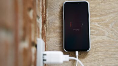 هل هاتفك يشحن ببطء؟.. 8 أسباب تفسر المشكلة وكيفية التغلب عليها 9 أسباب بطء شحن هاتف آيفون ونصائح لزيادة سرعة الشحن