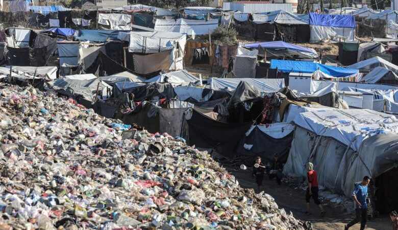 "الإغاثة الطبية" تنبه من خطر "انفجار وبائي" وشيك في شمال غزة مع اقتراب فصل الصيف. 1 DQRaR