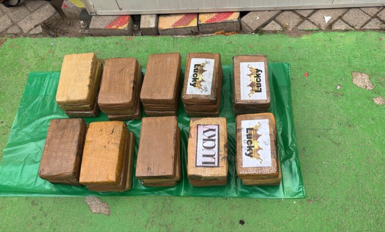 ميناء طنجة المتوسط: إحباط تهريب 33.4 كيلوغرام من الكوكايين كانت في طريقها من الإكوادور إلى إيطاليا. 1 WhatsApp Image 2026 04 21 at 22.32.53