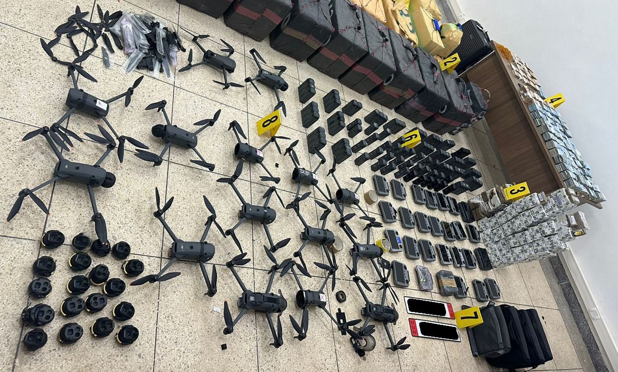 WhatsApp-Image-2026-04-23-at-00.04.25 أمن وجدة والـ "ديستي" حجز 465 مليون سنتيم و700 كلغ من الشيرا وتوقيف 8 أشخاص بينهم جزائري