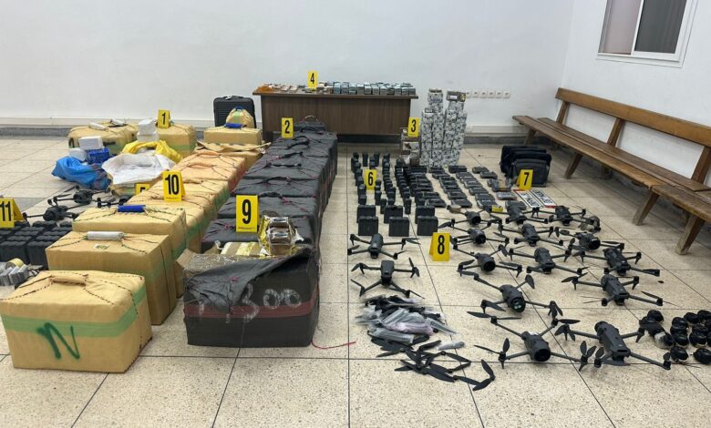 أمن وجدة والـ "ديستي" حجز 465 مليون سنتيم و700 كلغ من الشيرا وتوقيف 8 أشخاص بينهم جزائري 1 WhatsApp Image 2026 04 23 at 00.04.26