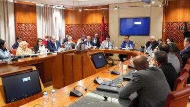 أعلنت الكتلة البرلمانية للأغلبية عن "دعمها الكامل" لمشروع قانون إعادة هيكلة مجلس الصحافة. 6 comite parlement bensaid