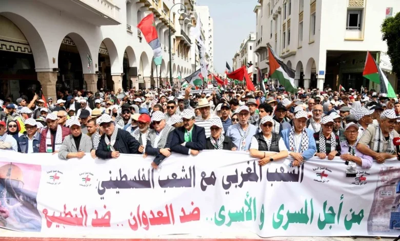 الرباط تهتز بمسيرة وطنية كبرى تضامناً مع الأسرى الفلسطينيين والمقدسات 1 rabat marche support gaza 10
