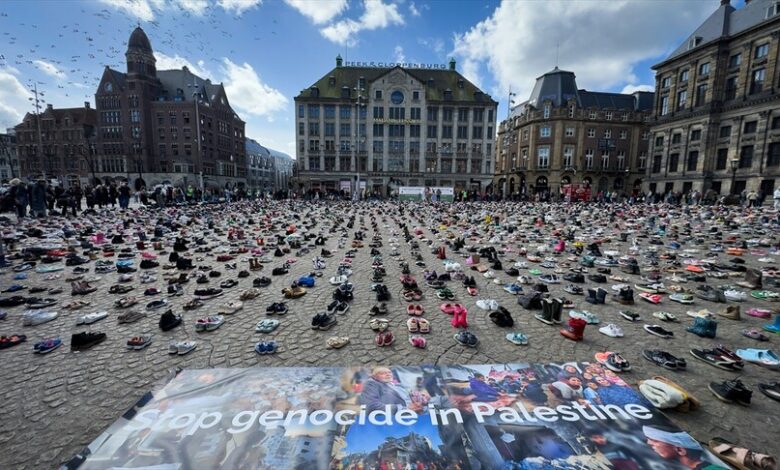 أحذية الأطفال وأسماء الصحفيين تزين ساحة "دام" في هولندا.. صرخة من أجل غزة. 1 thumbs b c 7bac98d94d71c09a2ae65a2648907368