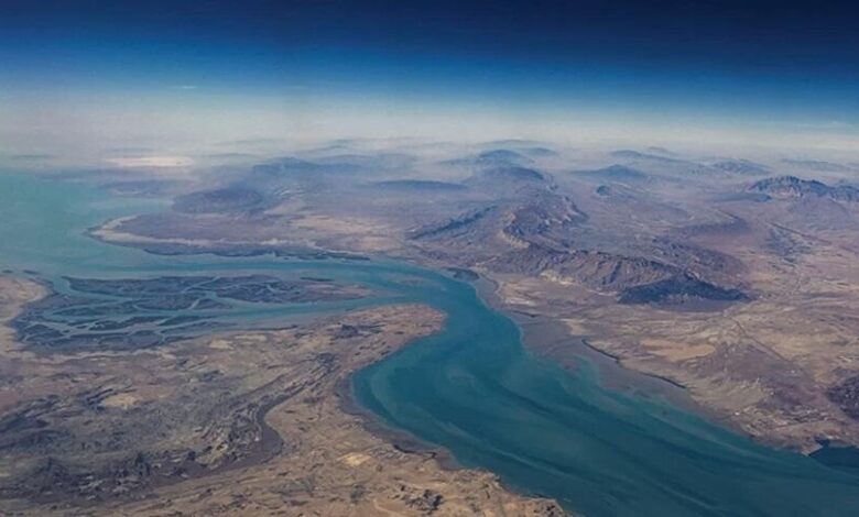 إيران تعلن إعادة إغلاق مضيق هرمز، ردًا على ما تصفه بالحصار البحري الأمريكي المستمر على البلاد. 1 thumbs b c c868f9e420ca8e7e4153dd0ed1532254