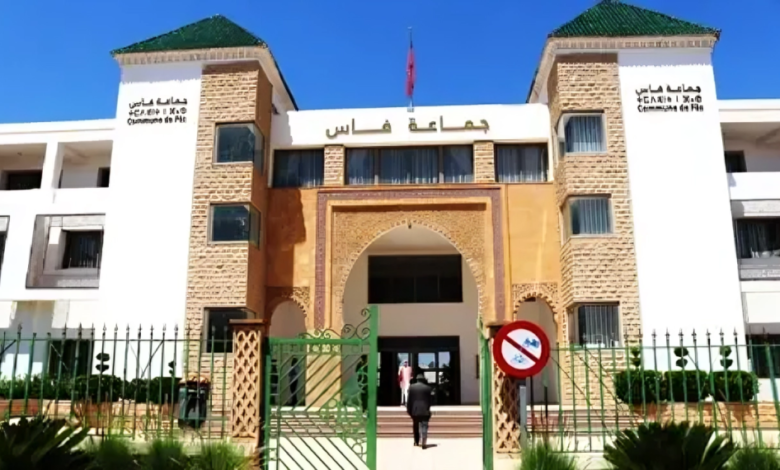 جماعة فاس: حزب العدالة والتنمية يعارض بشدة توجه الاغلبية نحو إغراق المدينة بالديون في نهاية ولايتها الانتدابية. 1 مجلس جماعة فاس