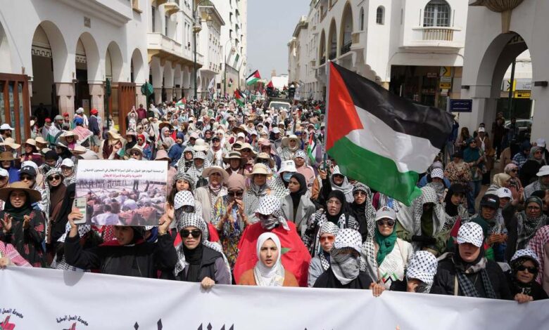 الرباط: بصمة المرأة المغربية في المسيرة الشعبية الاحد 19 ابريل 1 مشاركة النساء مسيرة