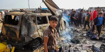 تعرضت مدرسة تابعة للأونروا في غزة لقصف من قبل إسرائيل، كانت تستخدم كمقر لتوزيع المساعدات على السكان المحتاجين.