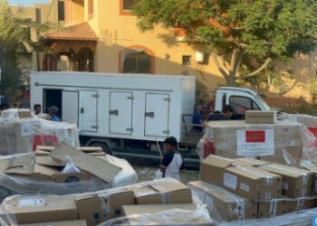 بدء توزيع المساعدات الطبية التي أمر جلالة الملك بتوجيهها إلى السكان الفلسطينيين بغزة